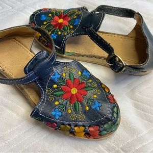 No Tag ✨ Vintage Floral Embroidered Multicolor Sandals Women’s 7